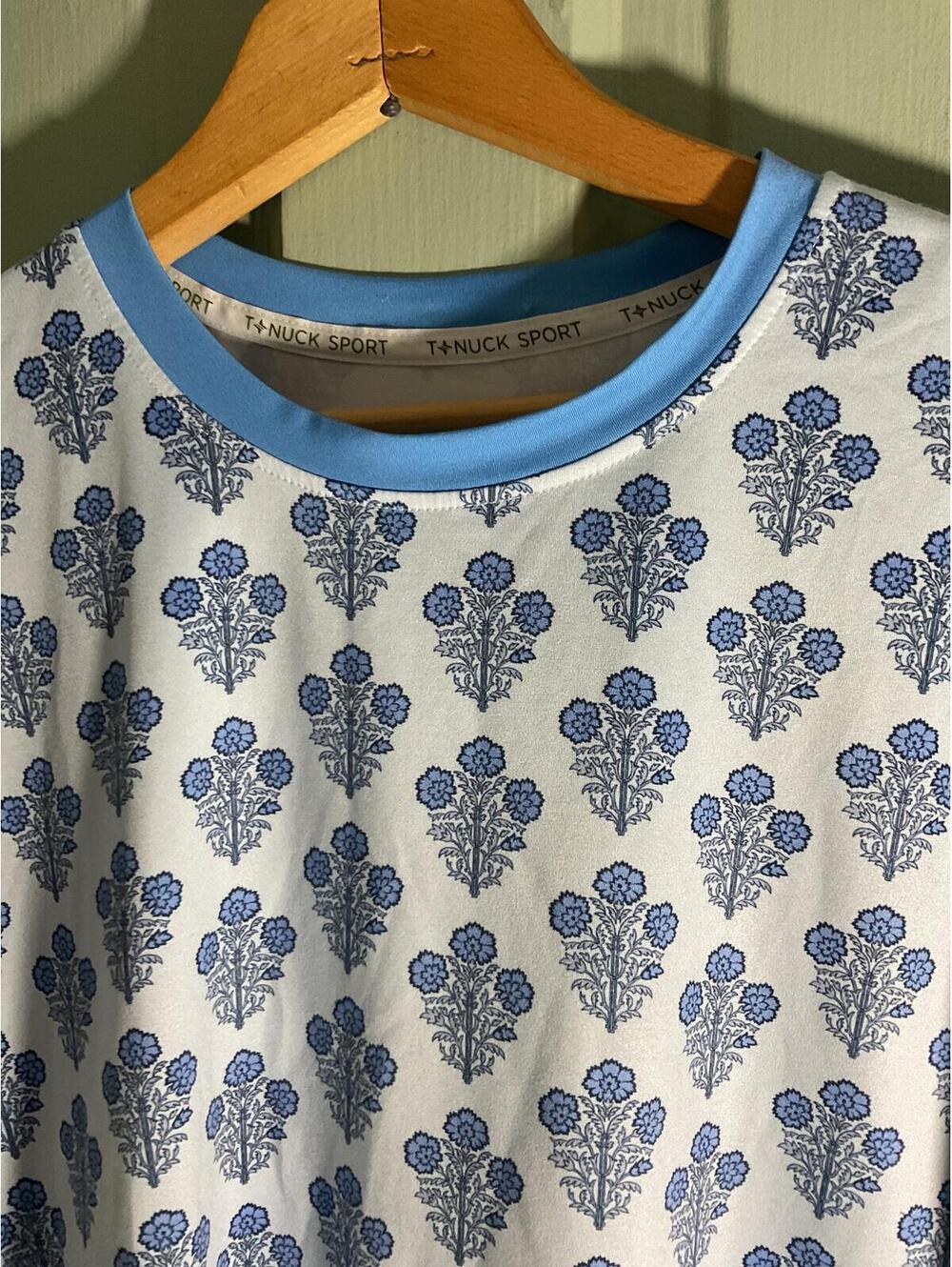 T+Nuck Sport Blue Floral Print T-Shirt Small - Picture 3 of 8